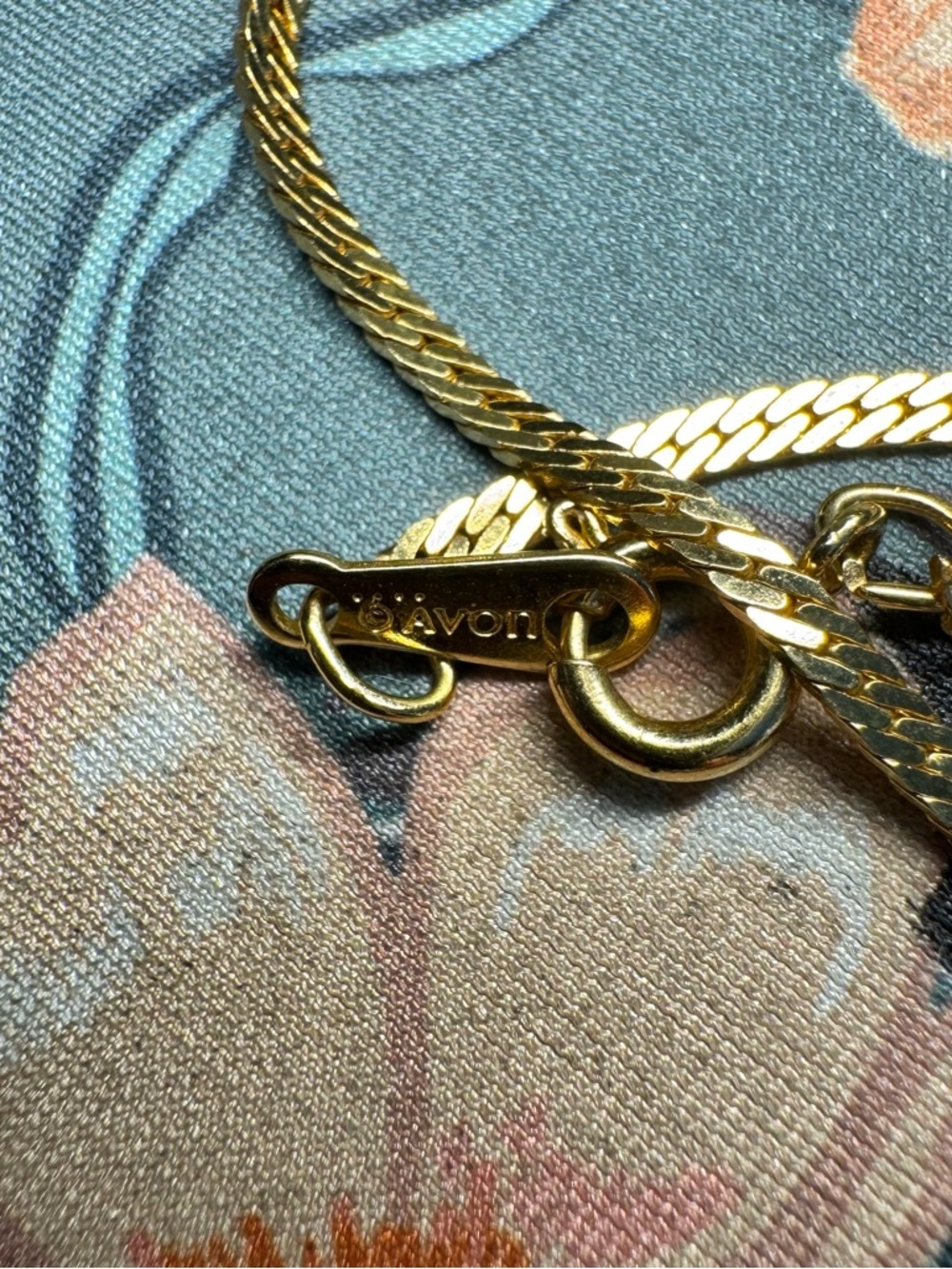 Avon Vintage Gold Tone Pointed Rhinestone Pendant Choker Necklace 80s 90s - Picture 4 of 5